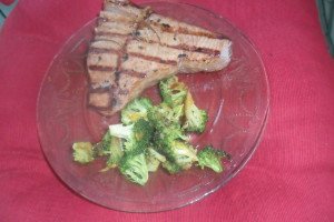 Finished tuna steak with broccoli