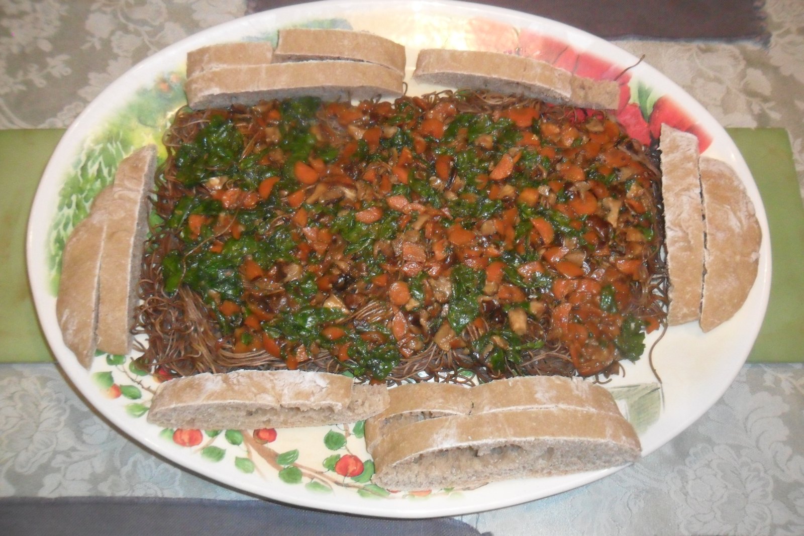 Giant platter with Crispy Noodle cake