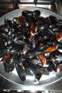 Mussels in pan before steaming