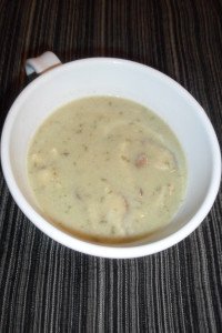 Serving cauliflower soup with sliced mushrooms.